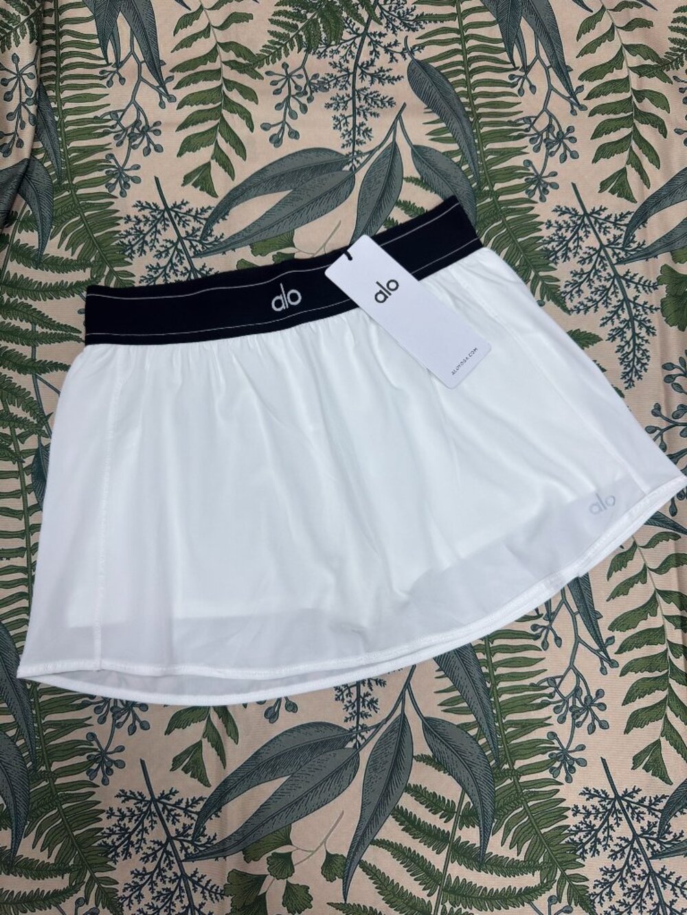 White Alo Yoga🕵️‍♀️NWT Match Point Skirt Versatile 🎀Minimalist Sporty Chic